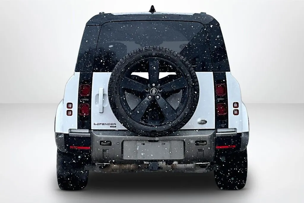 Land Rover Defender photo 6