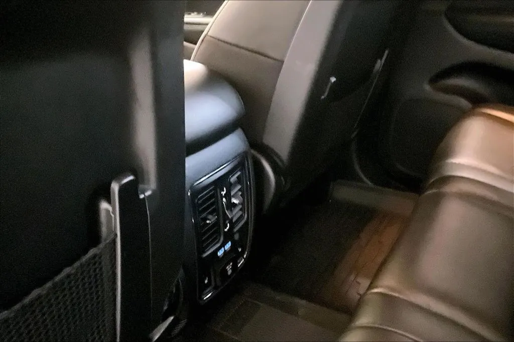Jeep Grand Cherokee photo 10