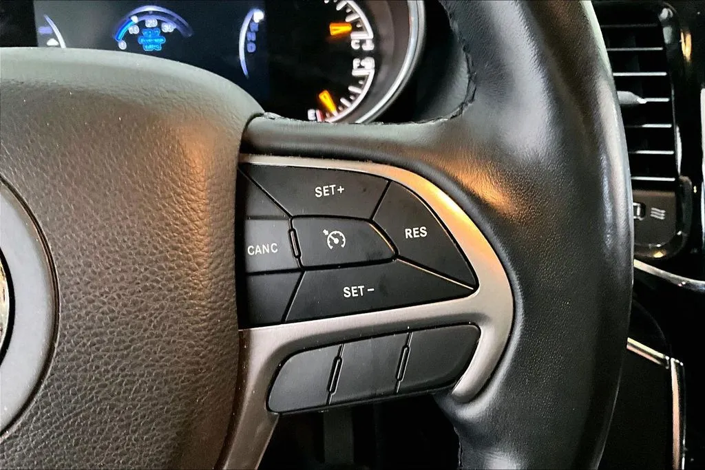 Jeep Grand Cherokee photo 12