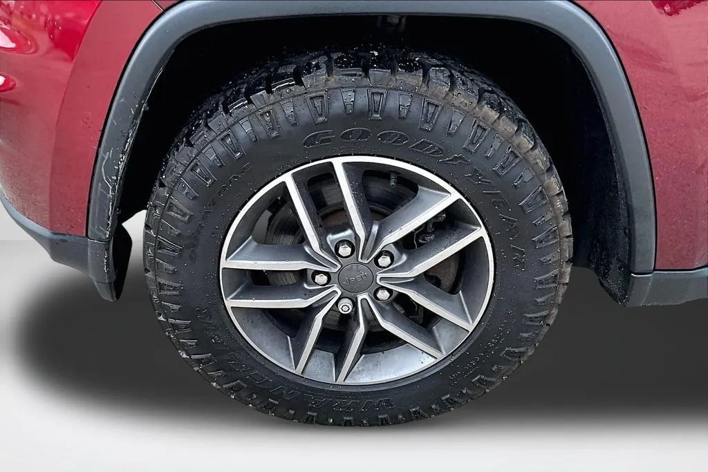 Jeep Grand Cherokee photo 34