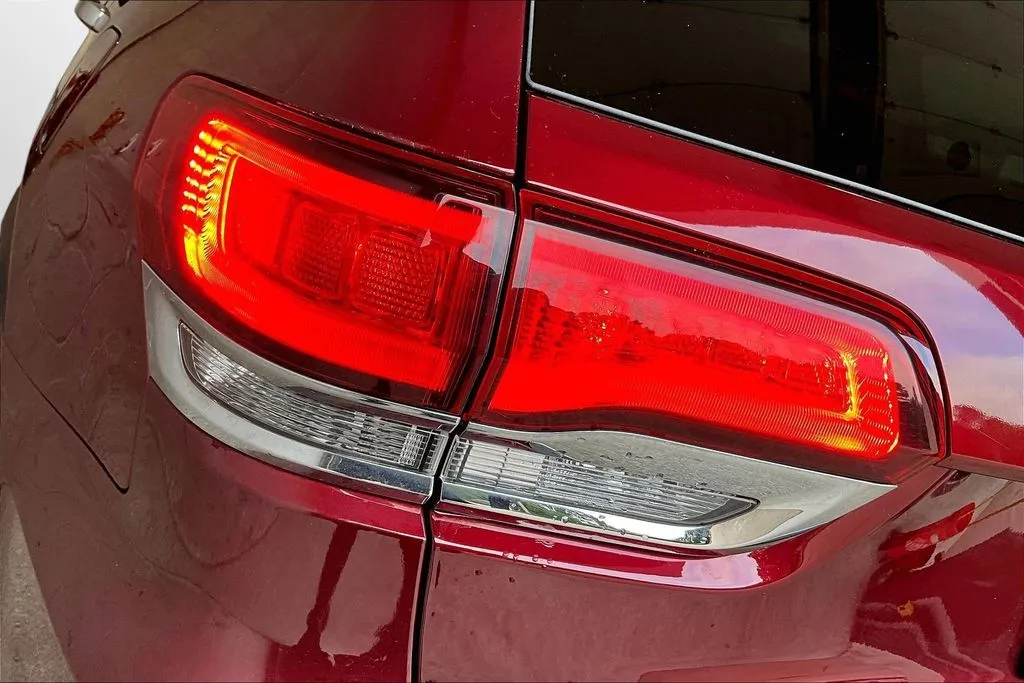 Jeep Grand Cherokee photo 23