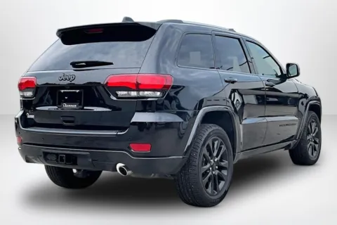 More photos of 2019 Jeep Grand Cherokee Altitude at Lakeside Automotive Group, MI