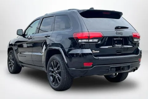More photos of 2019 Jeep Grand Cherokee Altitude at Lakeside Automotive Group, MI