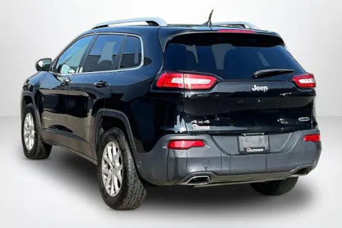 More photos of 2017 Jeep Cherokee Latitude at Lakeside Automotive Group, MI