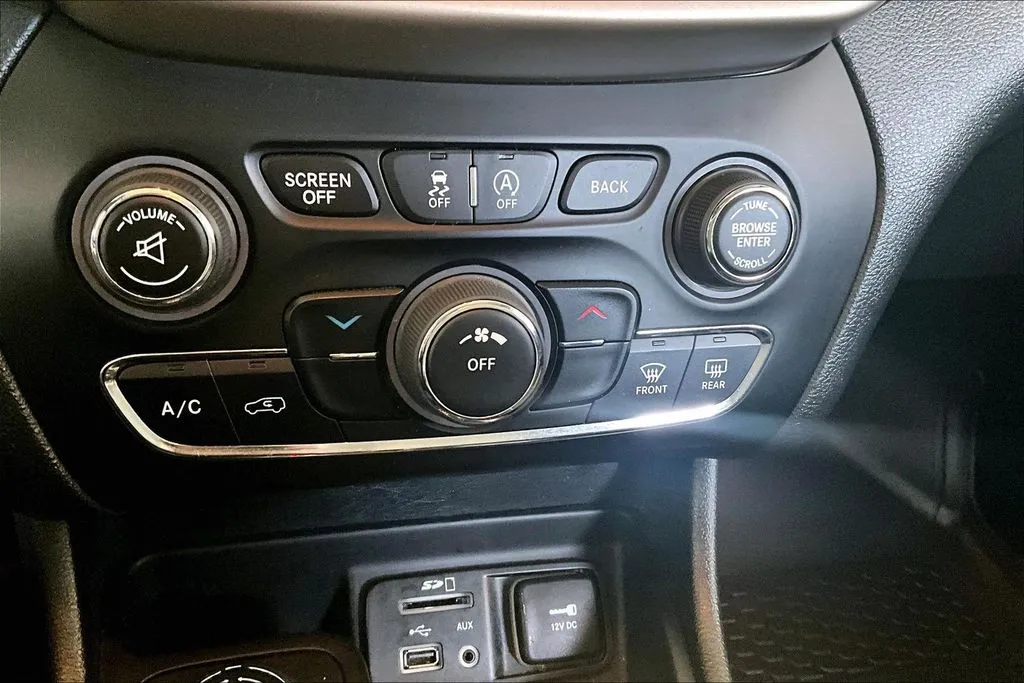 Jeep Cherokee photo 15