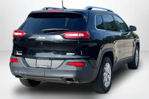 More photos of 2017 Jeep Cherokee Latitude at Lakeside Automotive Group, MI