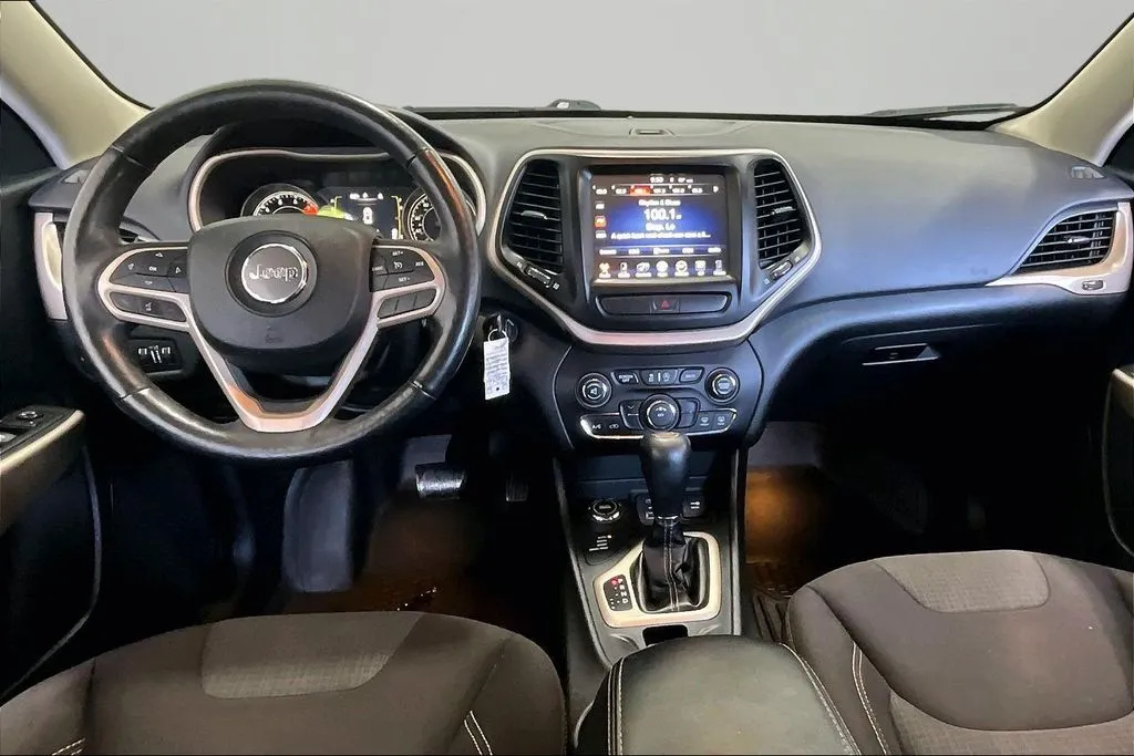 Jeep Cherokee photo 7