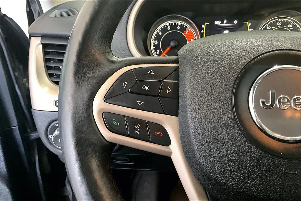 Jeep Cherokee photo 11