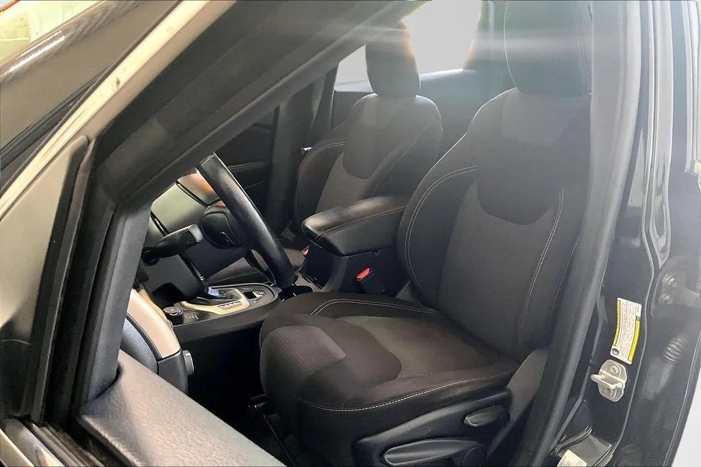 Jeep Cherokee photo 21