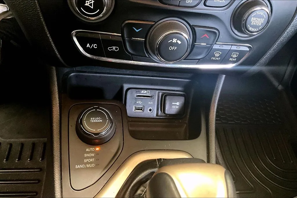 Jeep Cherokee photo 16