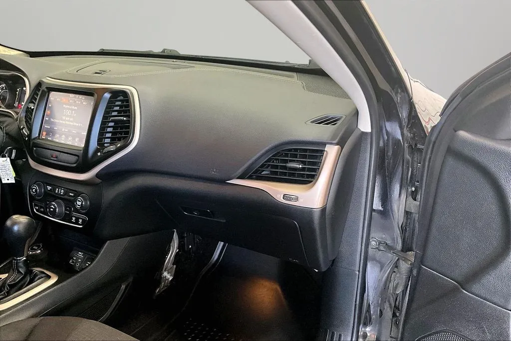 Jeep Cherokee photo 26