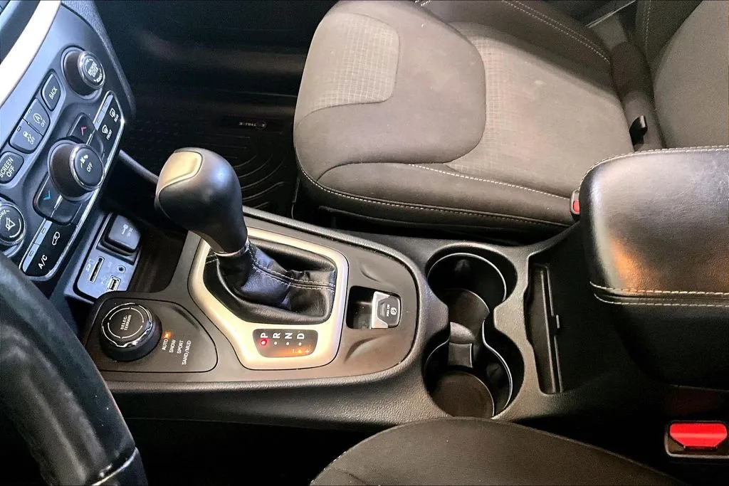 Jeep Cherokee photo 18