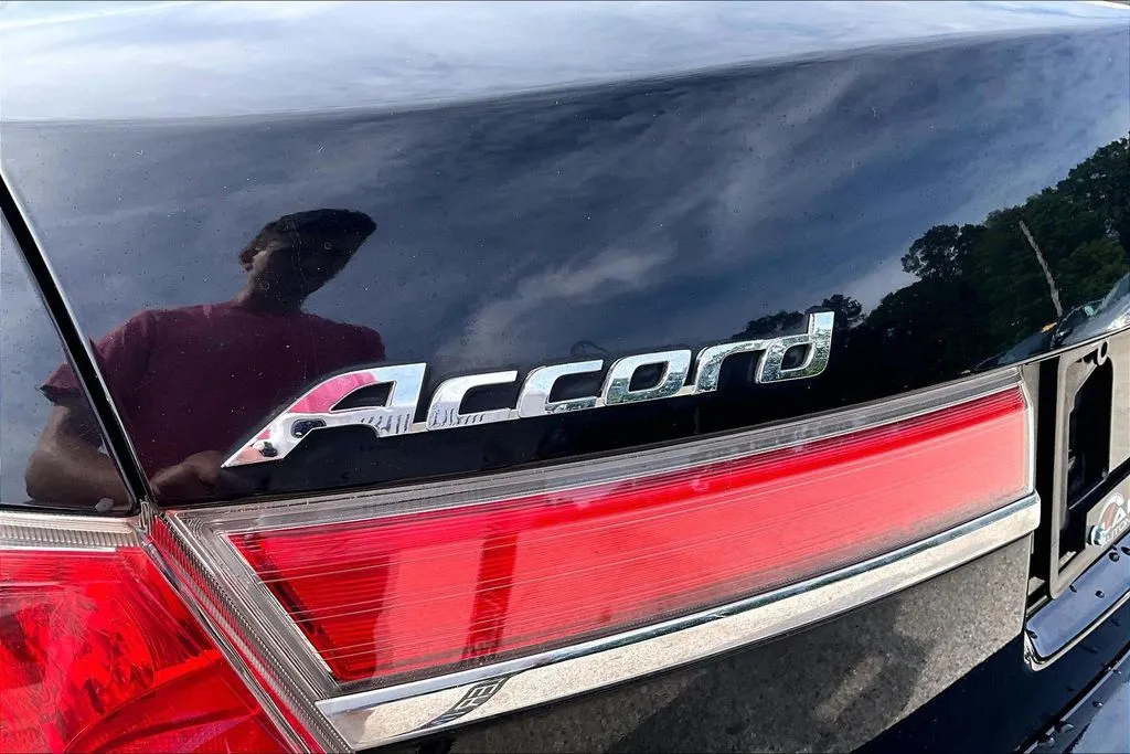 Honda Accord photo 23
