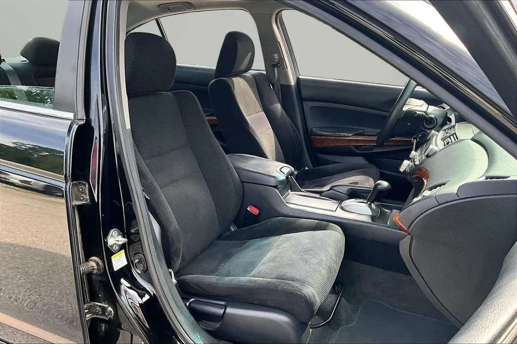 Honda Accord photo 28