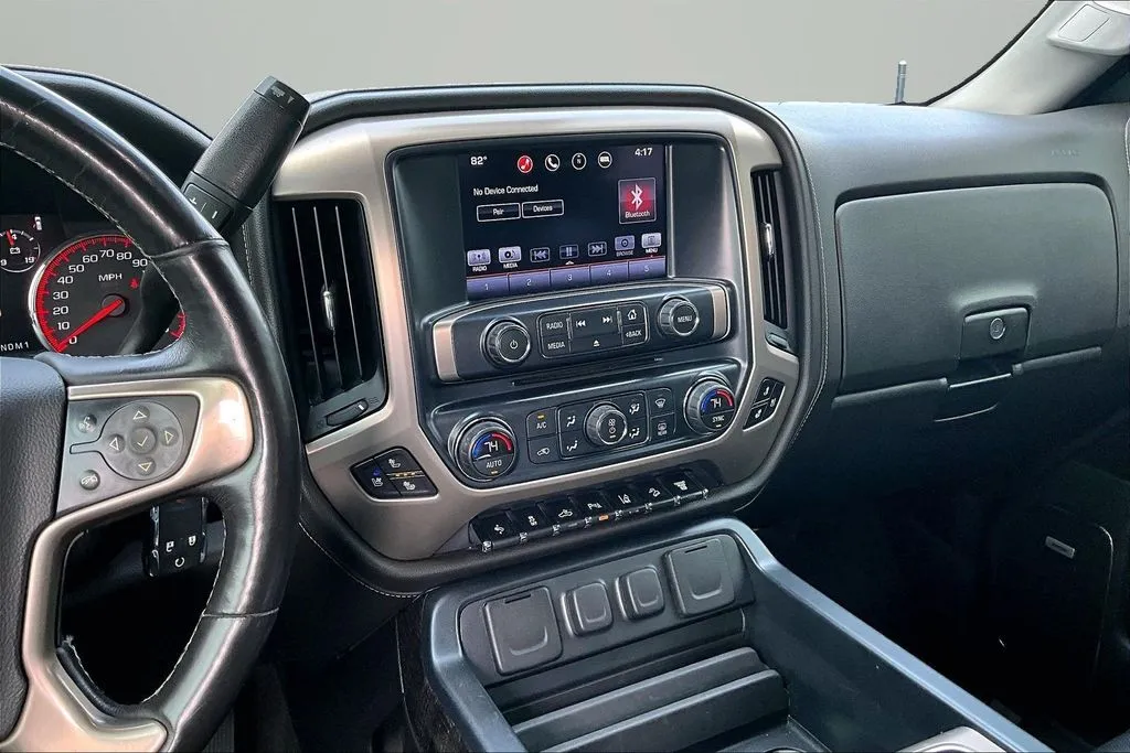 GMC Sierra photo 10
