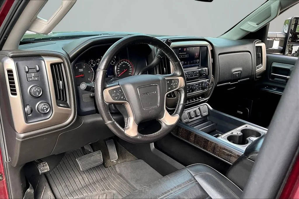 GMC Sierra photo 17