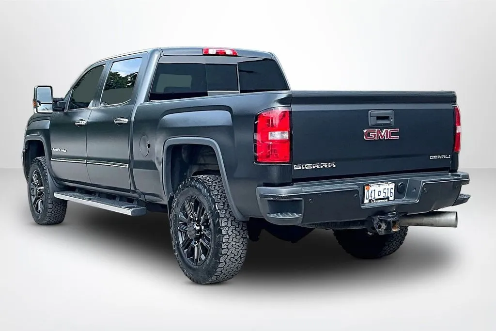 GMC Sierra photo 4