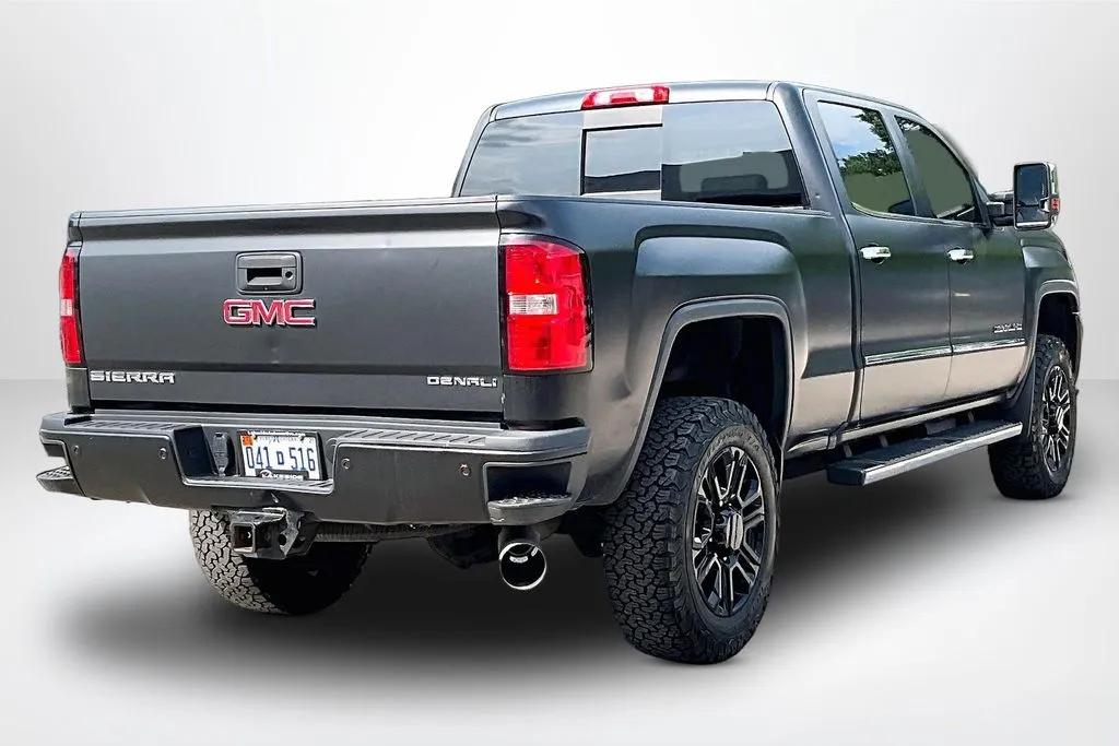 GMC Sierra photo 5