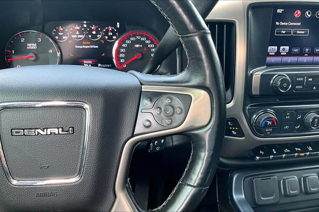GMC Sierra photo 12