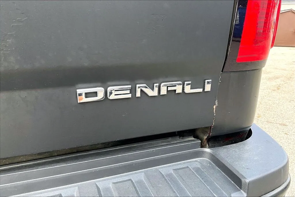 GMC Sierra photo 24