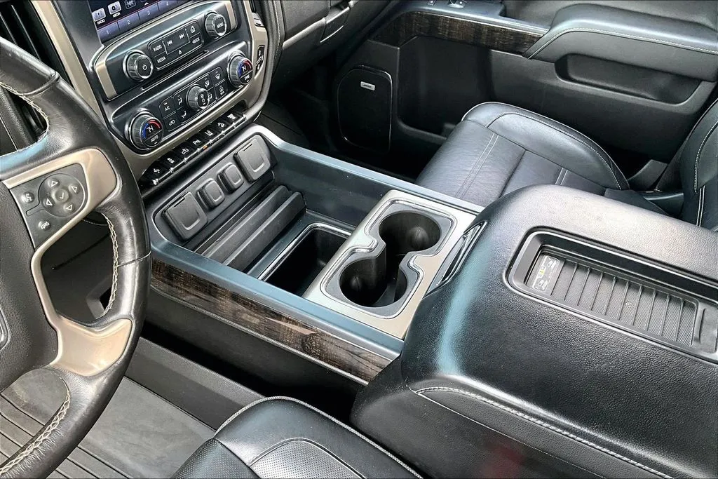GMC Sierra photo 18