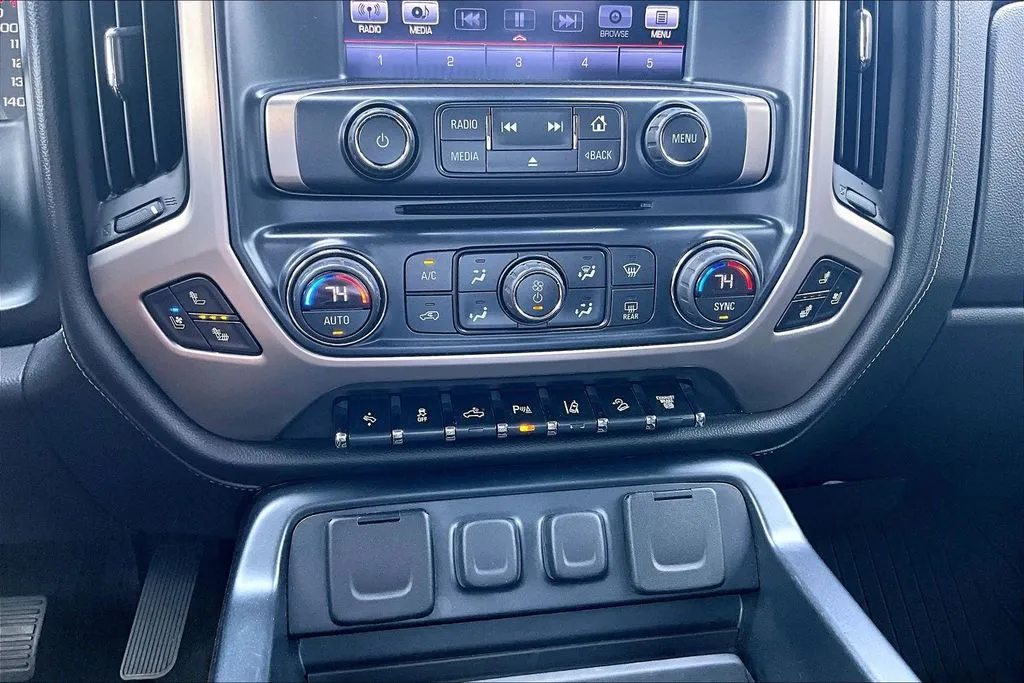 GMC Sierra photo 15