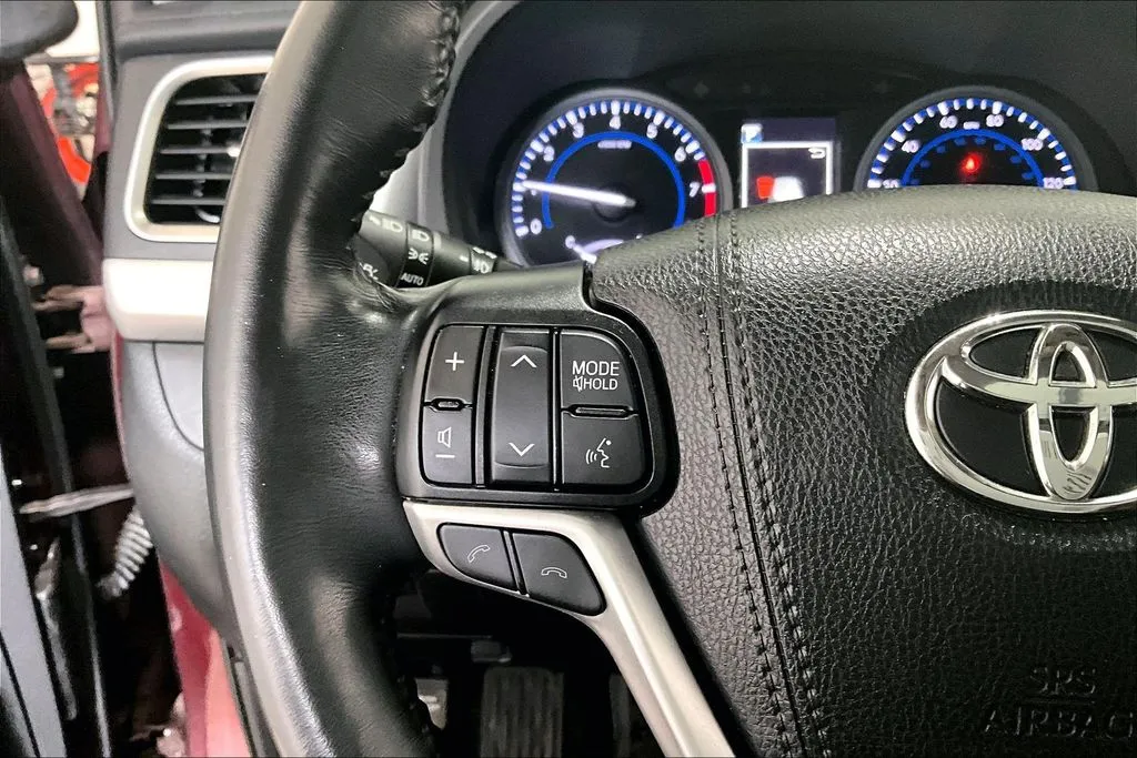 Toyota Highlander photo 11