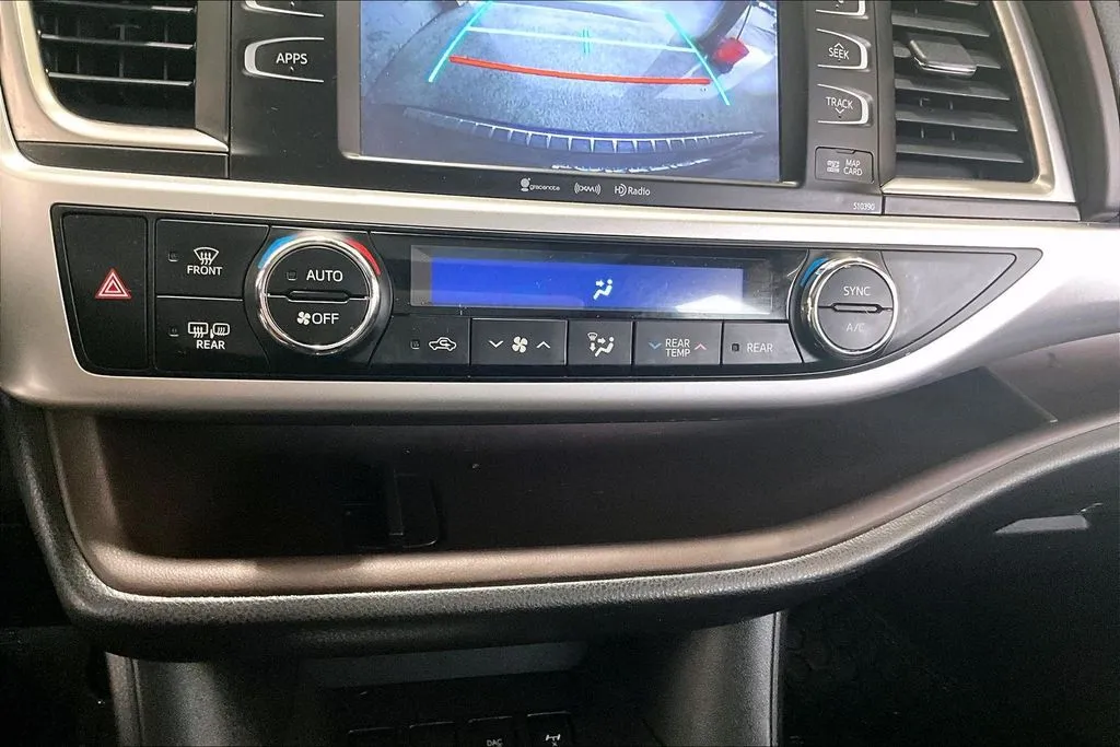 Toyota Highlander photo 15