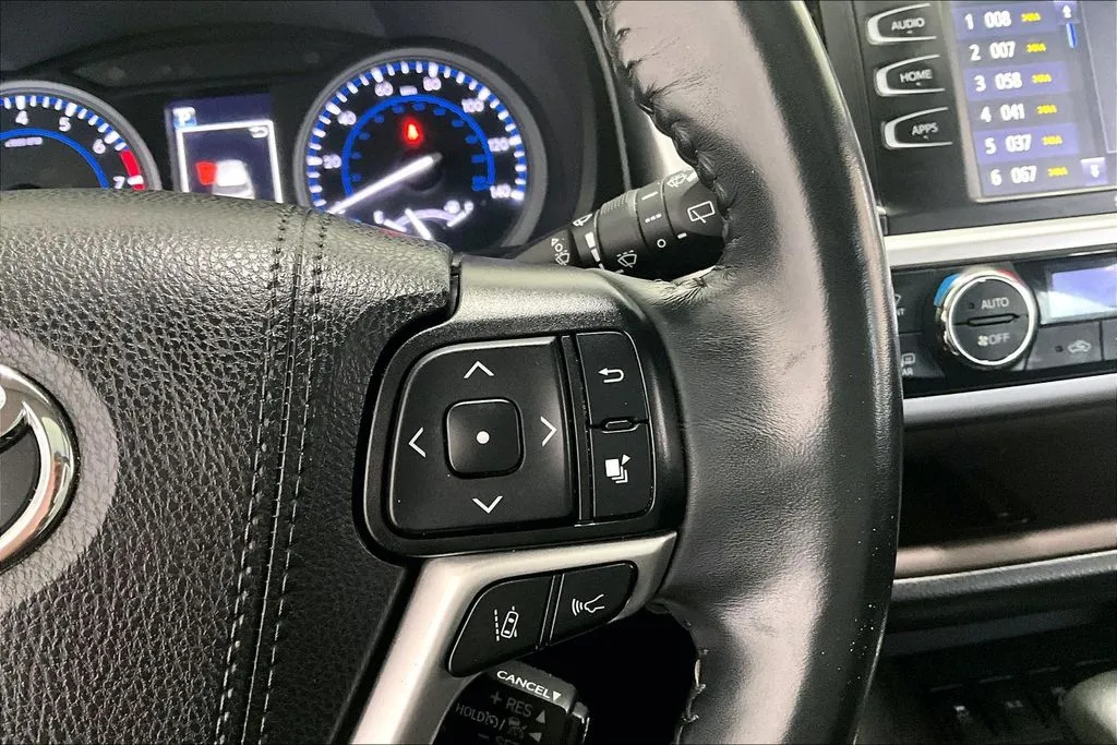 Toyota Highlander photo 12