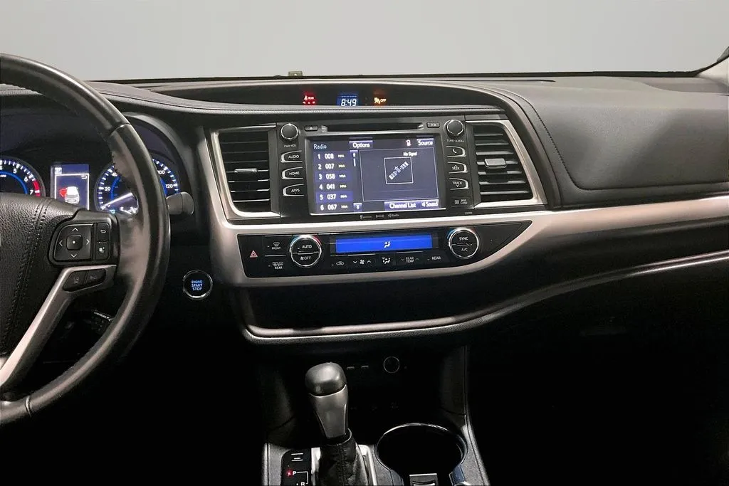 Toyota Highlander photo 9