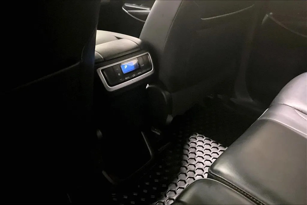 Toyota Highlander photo 10