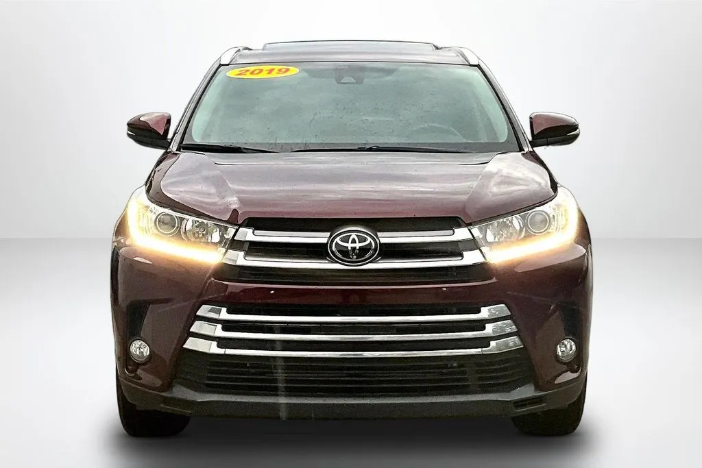Toyota Highlander photo 2