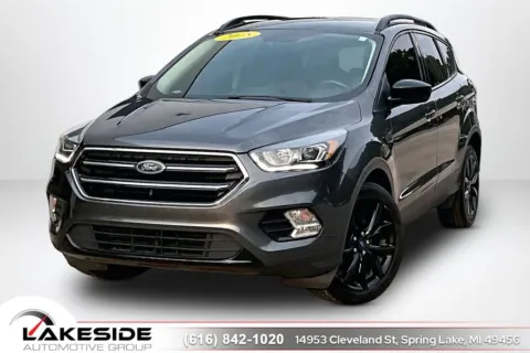 Gray 2018 Ford Escape SE for sale in Spring Lake, MI