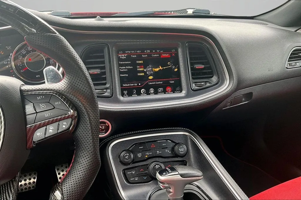 Dodge Challenger photo 9