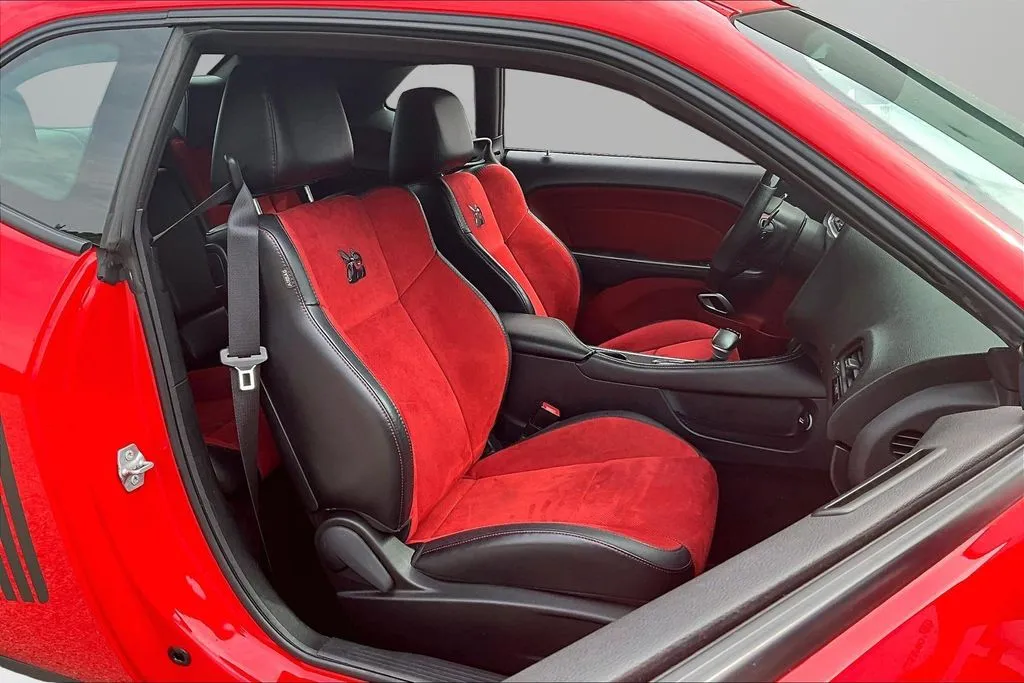 Dodge Challenger photo 28
