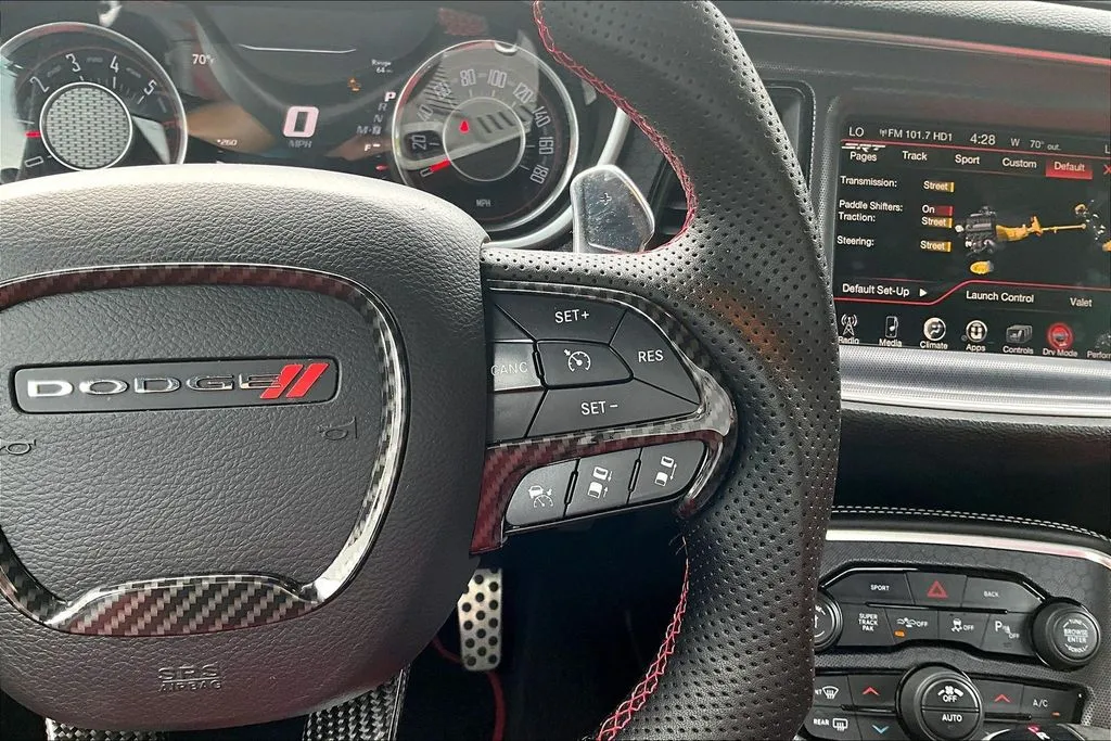 Dodge Challenger photo 12