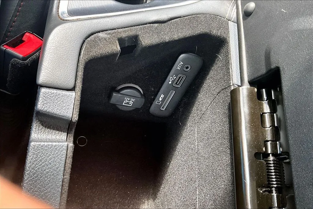 Dodge Challenger photo 16