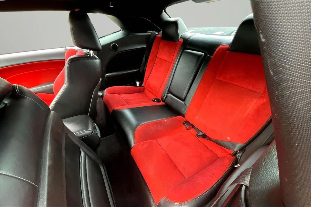 Dodge Challenger photo 22