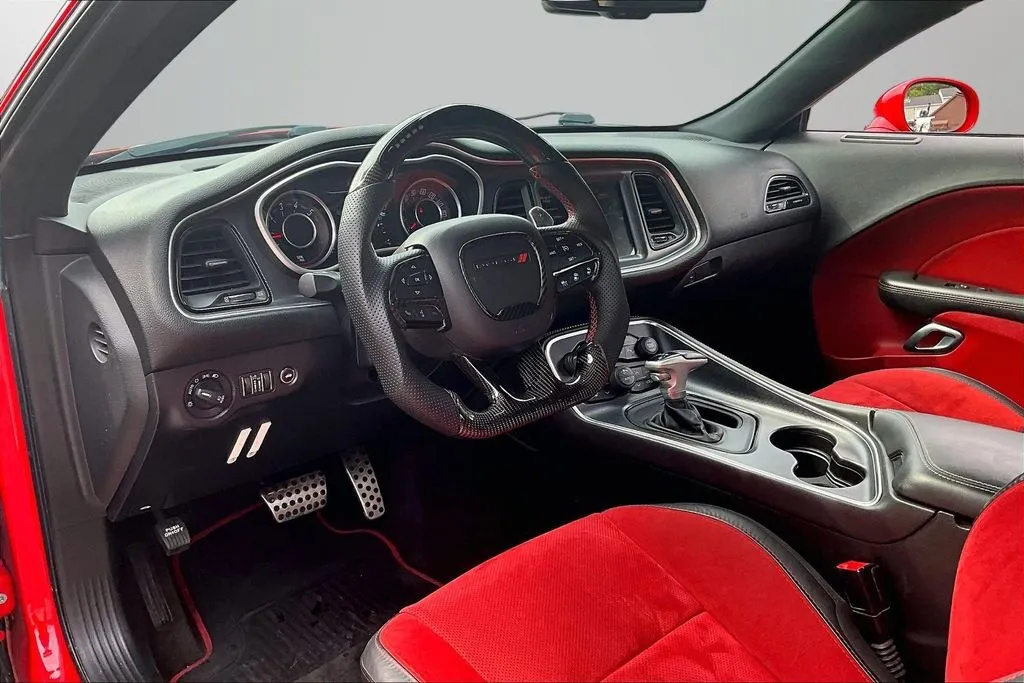 Dodge Challenger photo 17