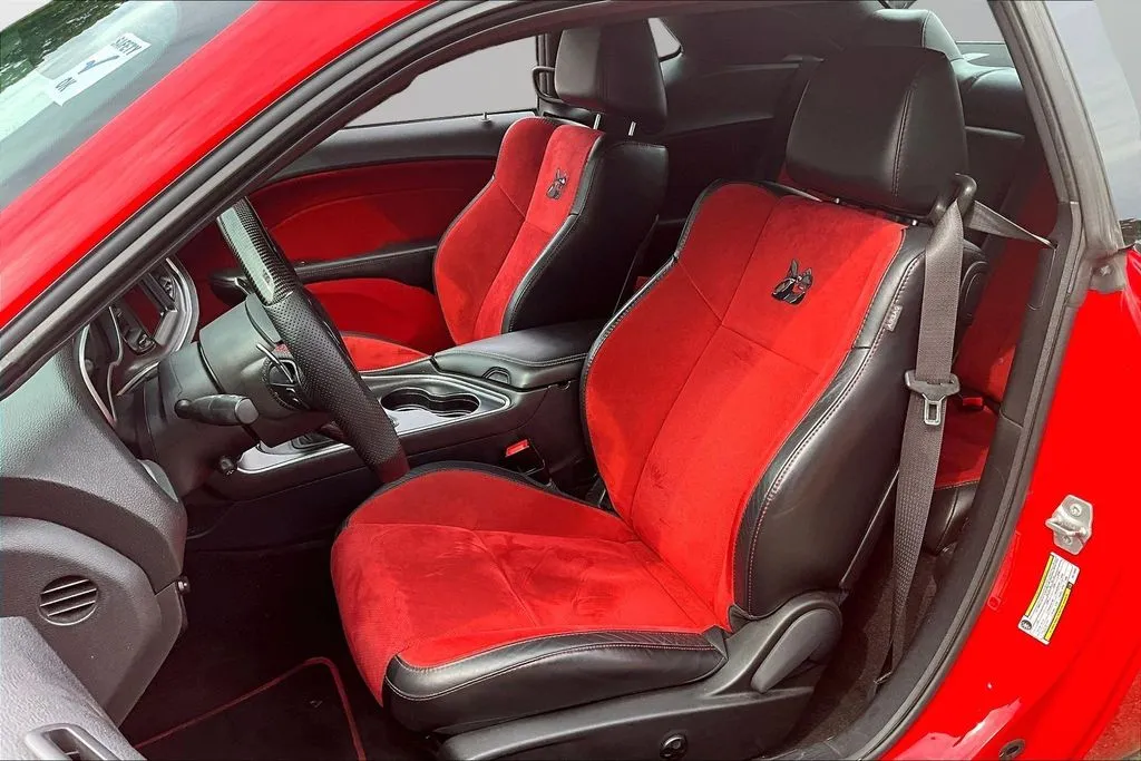 Dodge Challenger photo 21