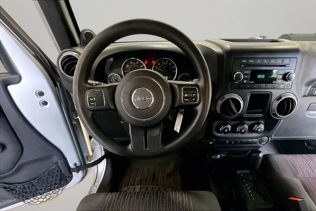 Jeep Wrangler photo 8