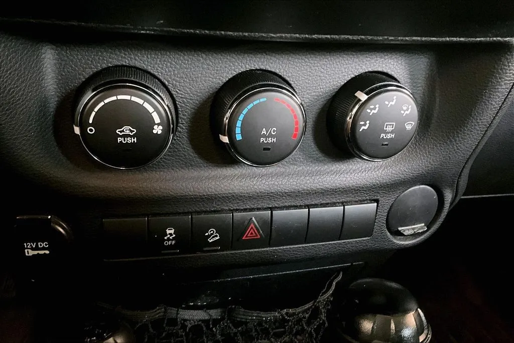 Jeep Wrangler photo 13