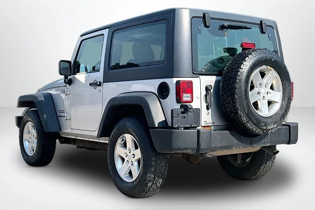 Jeep Wrangler photo 4