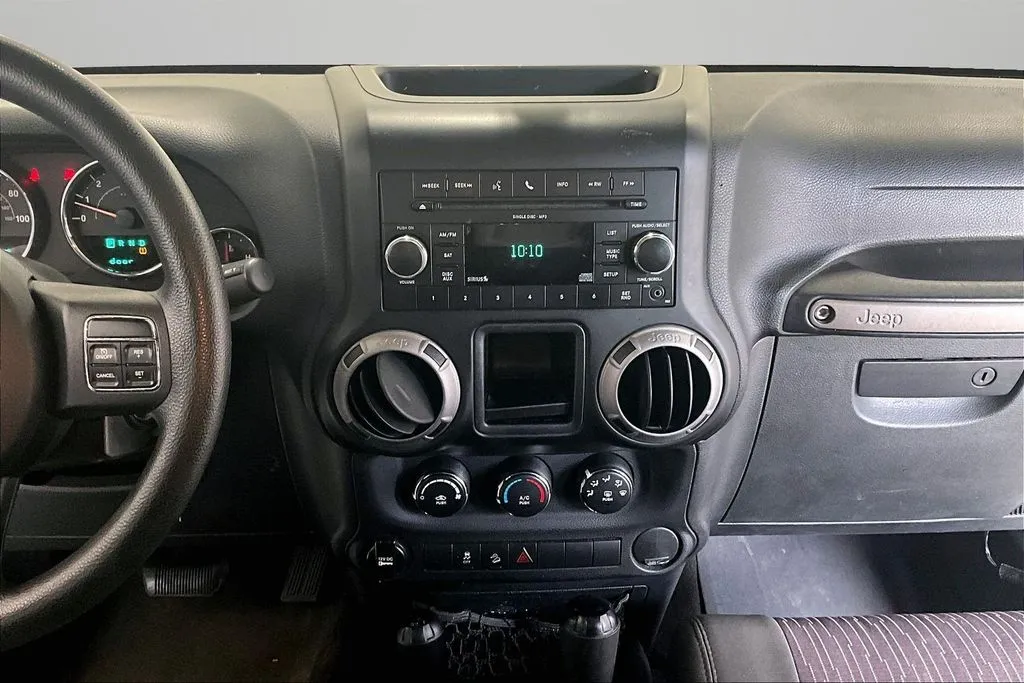 Jeep Wrangler photo 9