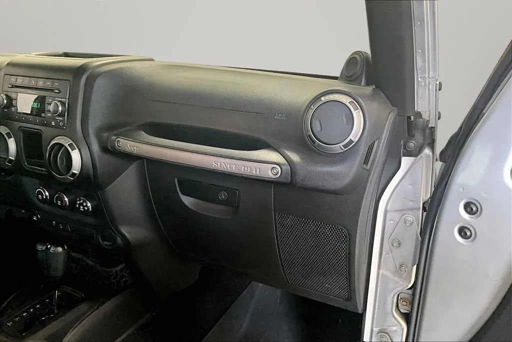 Jeep Wrangler photo 23