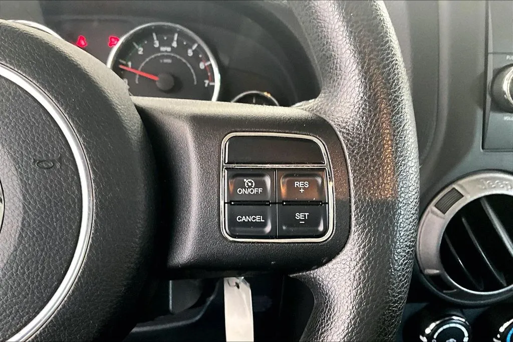 Jeep Wrangler photo 11