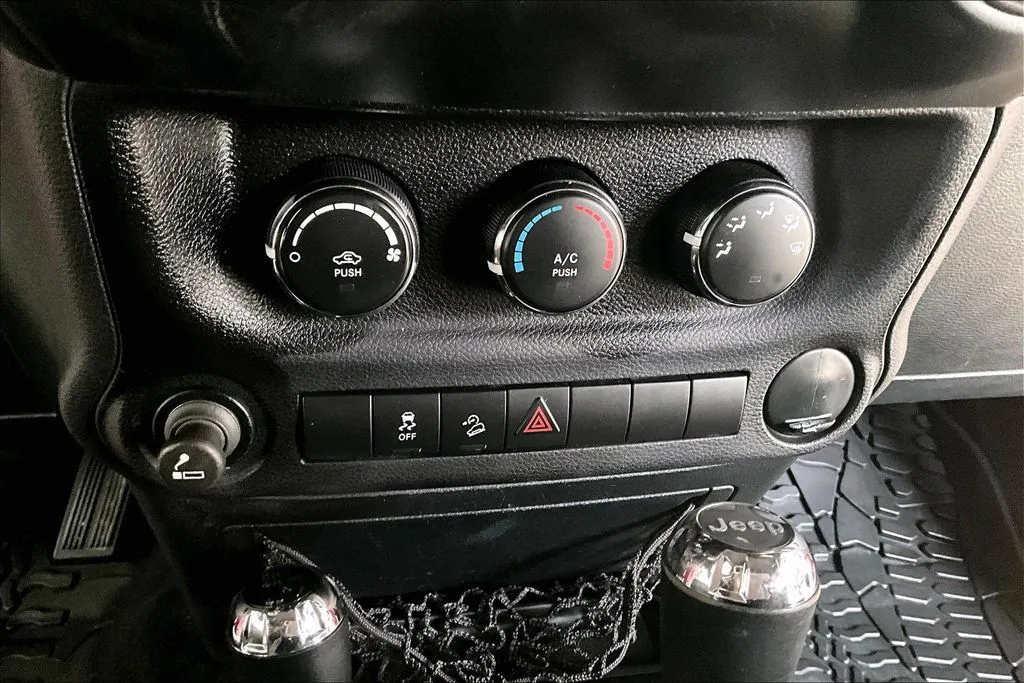 Jeep Wrangler photo 13