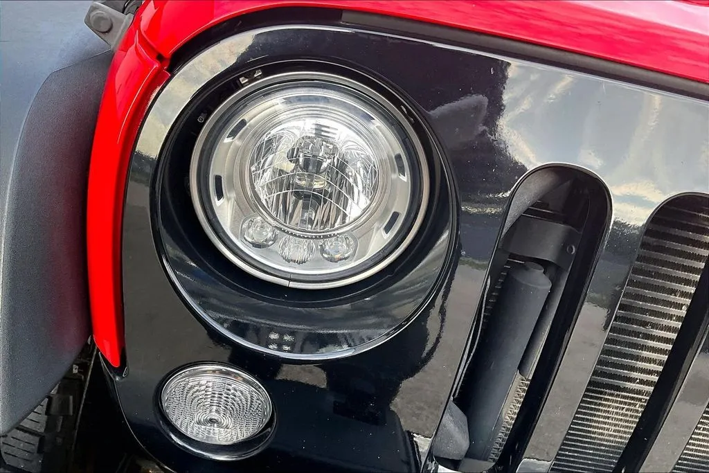 Jeep Wrangler photo 25