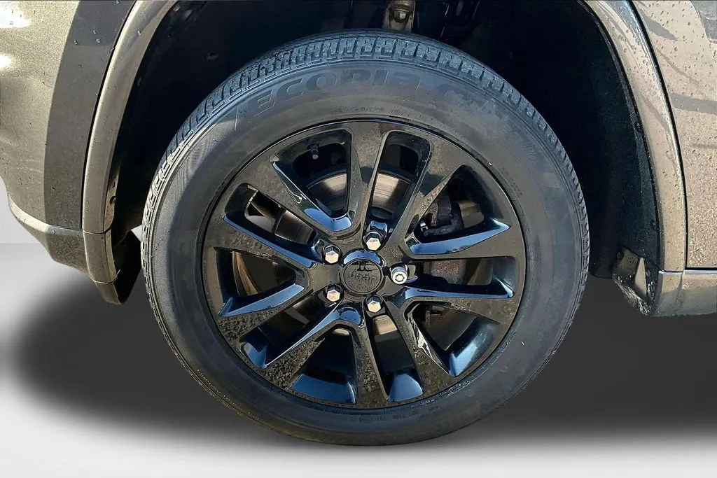 Jeep Grand Cherokee photo 33