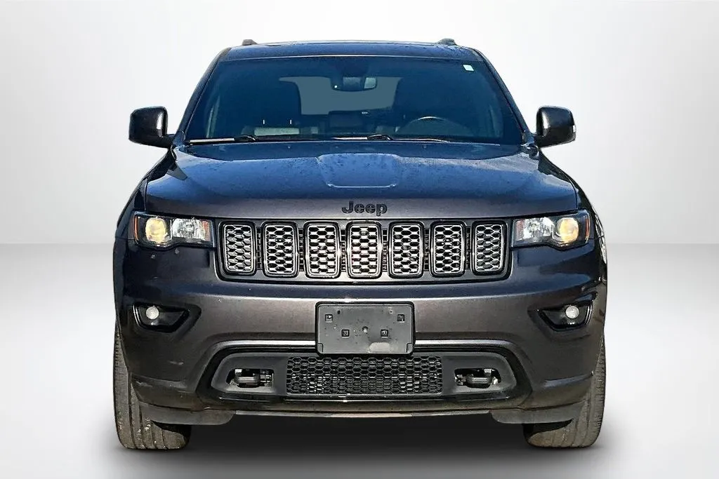 Jeep Grand Cherokee photo 2